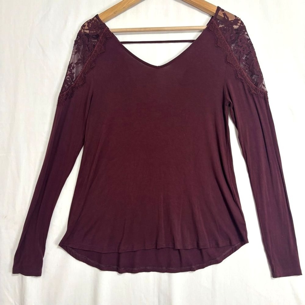 American Eagle Soft & Sexy Top Womens S Burgundy Lace Shoulder Casual Stretch